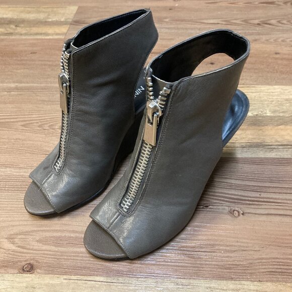 Nine West Hollyroot Leather Wedge Ankle Boot, Gray Upper, Size 5M - Picture 1 of 7